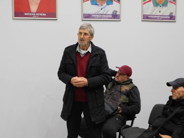Представянето на книгата “24 крачки към историята. 100 години “Етър” събра легенди на клуба