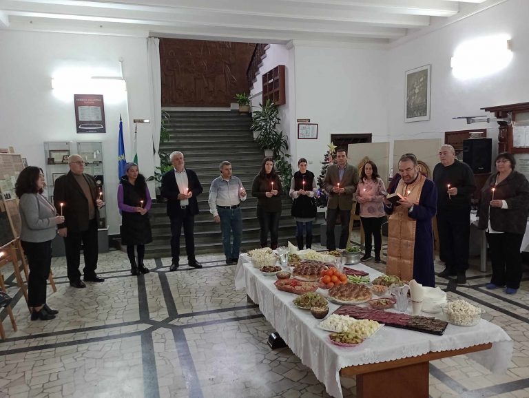 Общество | С пищна трапеза отпразнуваха Ивановден в библиотеката