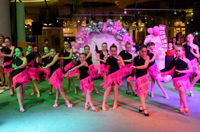 Un beso празнува своя 13-ти рожден ден