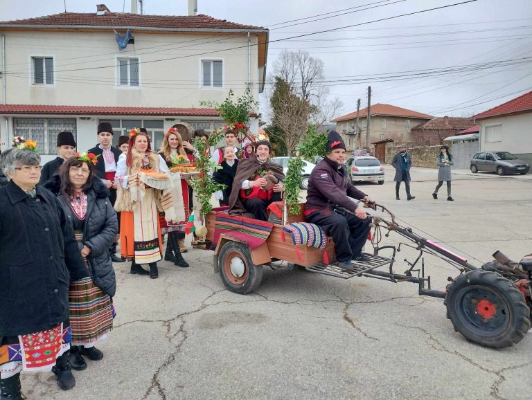Мерданчани си организираха пищен празник на виното и любовта