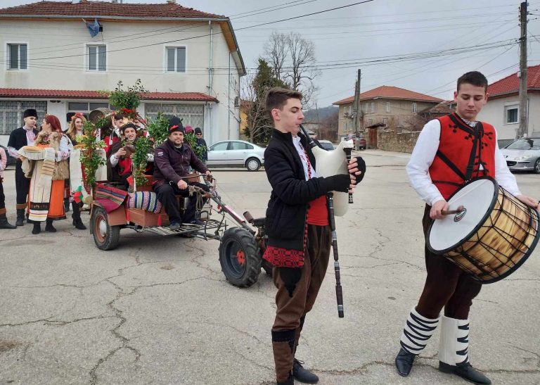 Мерданчани си организираха пищен празник на виното и любовта
