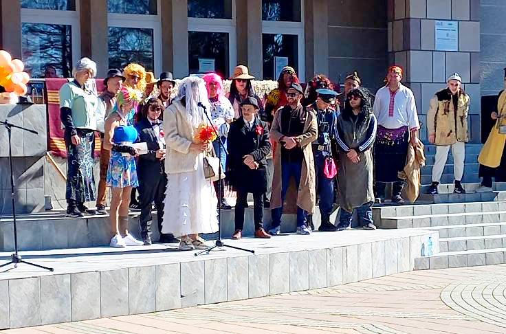 В Козаревец спазиха традицията и вдигнаха пищна Ергенска сватба – Дълъг Мочо и Кютюк Мара си казаха „Да“