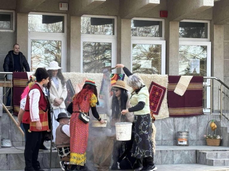 В Козаревец спазиха традицията и вдигнаха пищна Ергенска сватба – Дълъг Мочо и Кютюк Мара си казаха „Да“