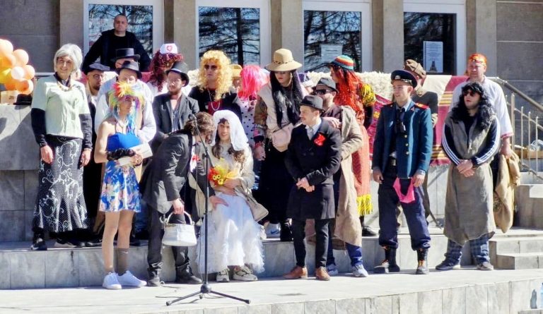 В Козаревец спазиха традицията и вдигнаха пищна Ергенска сватба – Дълъг Мочо и Кютюк Мара си казаха „Да“