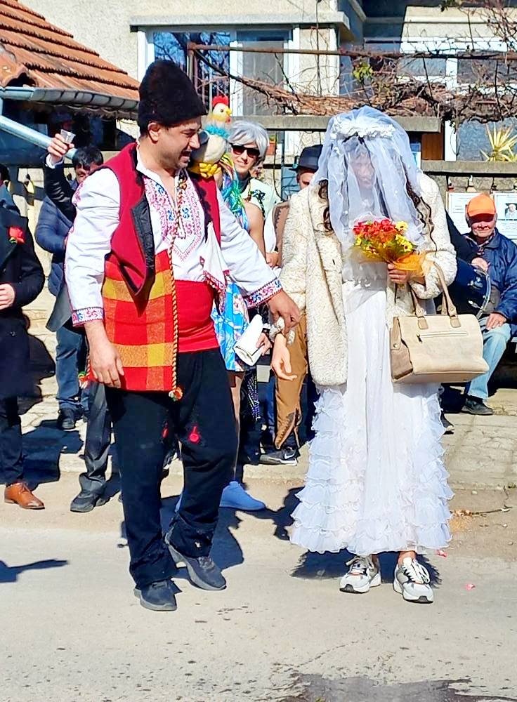 В Козаревец спазиха традицията и вдигнаха пищна Ергенска сватба – Дълъг Мочо и Кютюк Мара си казаха „Да“