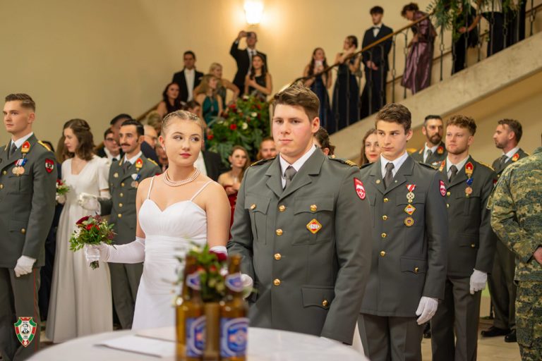 Представители на НВУ участваха в зимния бал на Терезианската военна академия в Австрия