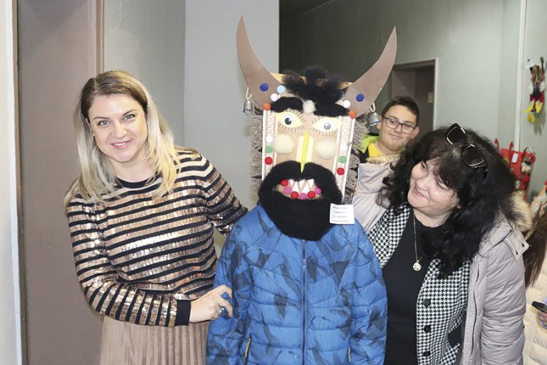 Няколко училища и  детски градини участваха  в конкурс за изработка  на кукерски маски