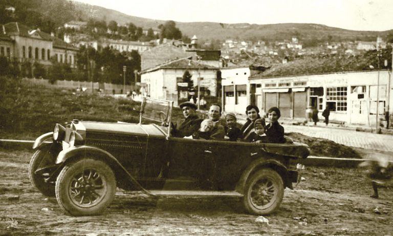 А от “Малина” по чаршията долита дъх на карамел и шоколади…