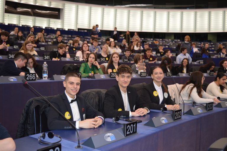 24 ученици от Г. Оряховица представиха достойно България в Европейския парламент