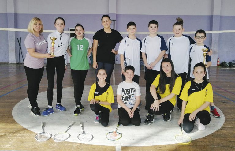 Учениците на СУ “Ем. Станев” разбиха конкуренцията  по бадминтон и хандбал