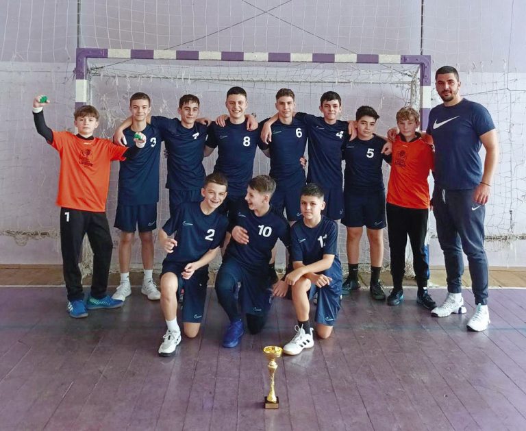 Спорт | Учениците на СУ “Ем. Станев” разбиха конкуренцията  по бадминтон и хандбал