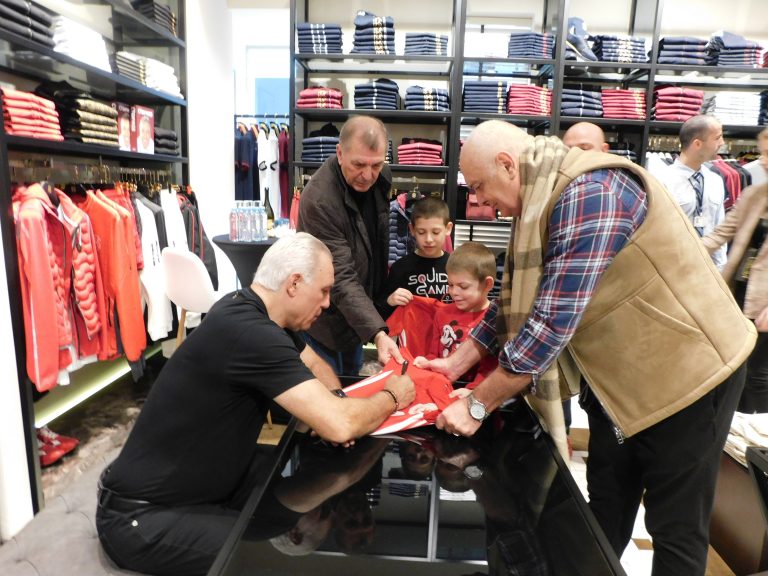 Огромен интерес към Стоичков и марката H8S в Mall В. Търново