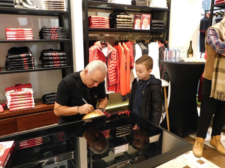 Огромен интерес към Стоичков и марката H8S в Mall В. Търново