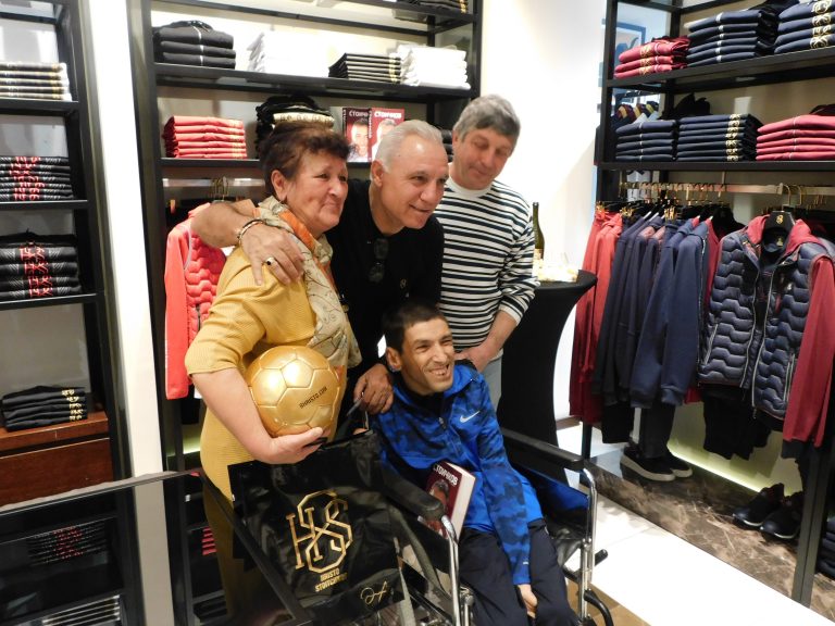 Огромен интерес към Стоичков и марката H8S в Mall В. Търново