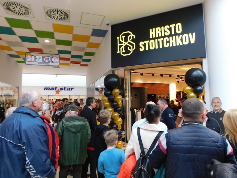 Огромен интерес към Стоичков и марката H8S в Mall В. Търново