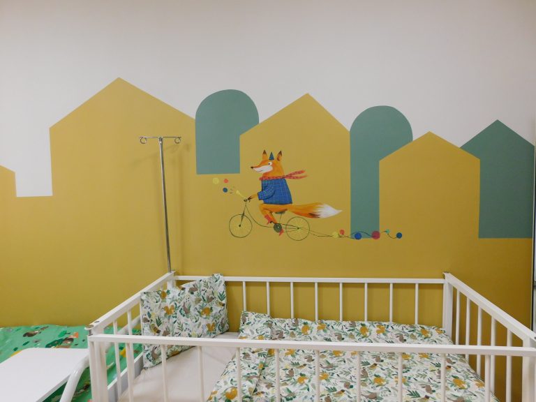 В приказно пространство превърнаха детското отделение на болницата (СНИМКИ)