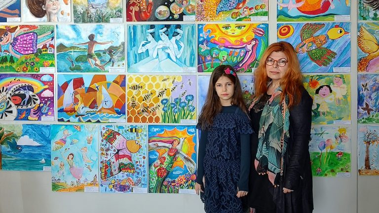 Култура | Осемгодишна ученичка с награда от конкурс, посветен на Дечко Узунов