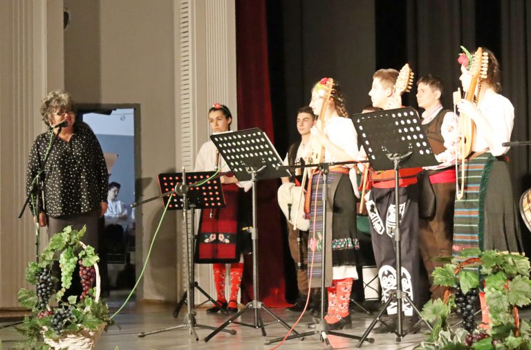 В Лясковско за поредна година избраха най-добрите винари и зарязаха лозята за берекет