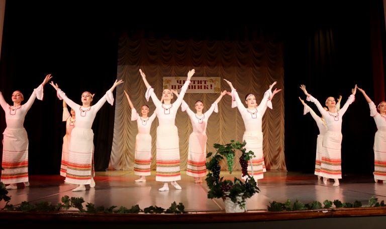 В Лясковско за поредна година избраха най-добрите винари и зарязаха лозята за берекет