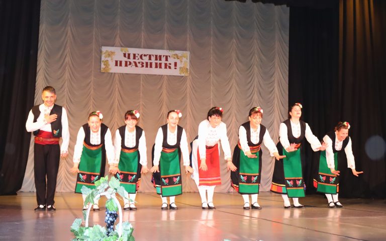 В Лясковско за поредна година избраха най-добрите винари и зарязаха лозята за берекет