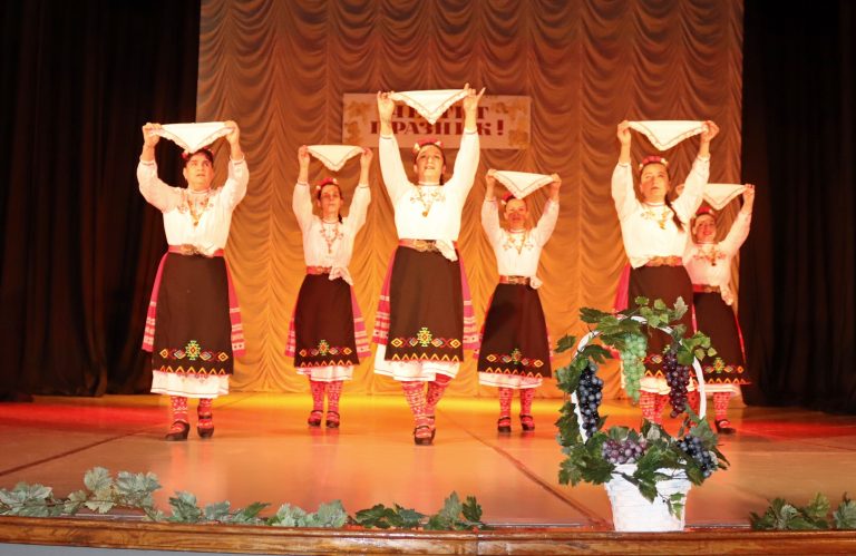 В Лясковско за поредна година избраха най-добрите винари и зарязаха лозята за берекет