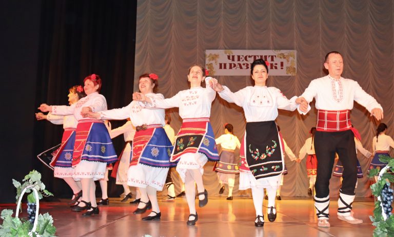 В Лясковско за поредна година избраха най-добрите винари и зарязаха лозята за берекет