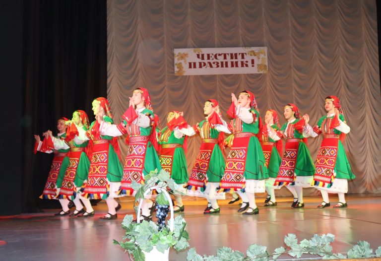 В Лясковско за поредна година избраха най-добрите винари и зарязаха лозята за берекет