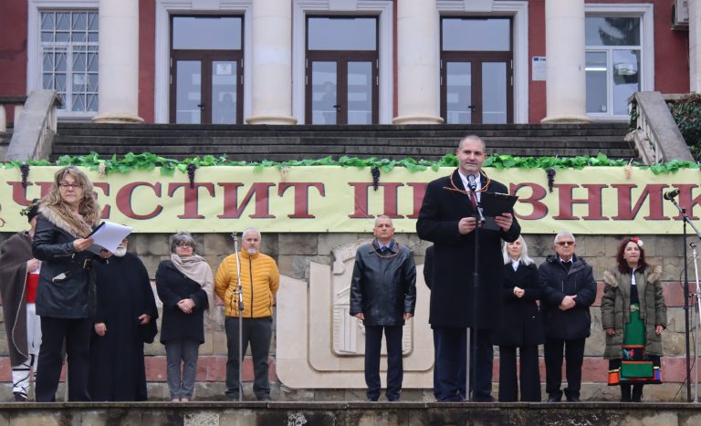 В Лясковско за поредна година избраха най-добрите винари и зарязаха лозята за берекет