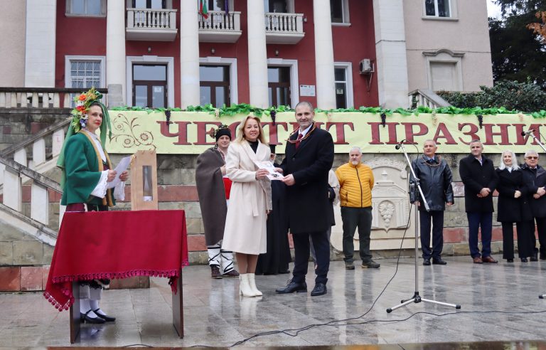 В Лясковско за поредна година избраха най-добрите винари и зарязаха лозята за берекет