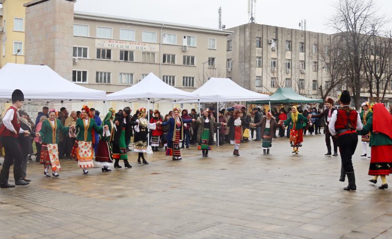 В Лясковско за поредна година избраха най-добрите винари и зарязаха лозята за берекет