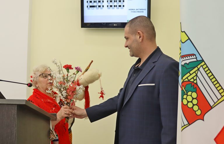 Лясковската Баба Марта гостува на местната власт