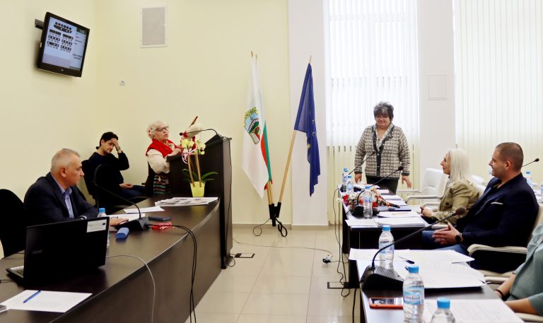 Лясковската Баба Марта гостува на местната власт