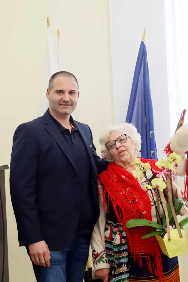 Лясковската Баба Марта гостува на местната власт