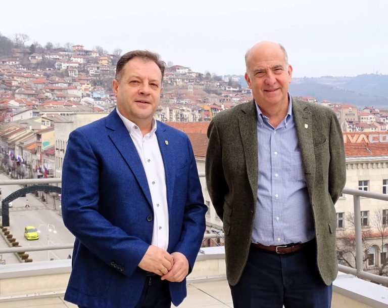 Общество | Американският посланик пристигна във Велико Търново