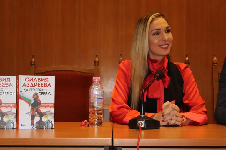 Горещи новини | Силвия Аздреева, алпинист:  Когато наистина имаш силно желание за нещо, пътят пред теб се отваря сам