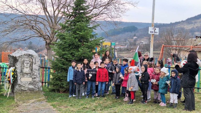 Общество | В Самоводене почетоха Апостола на свободата