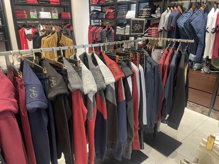 Стоичков лично открива своя магазин в Mall Велико Търново