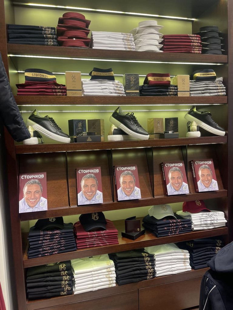 Стоичков лично открива своя магазин в Mall Велико Търново