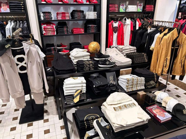 Стоичков лично открива своя магазин в Mall Велико Търново