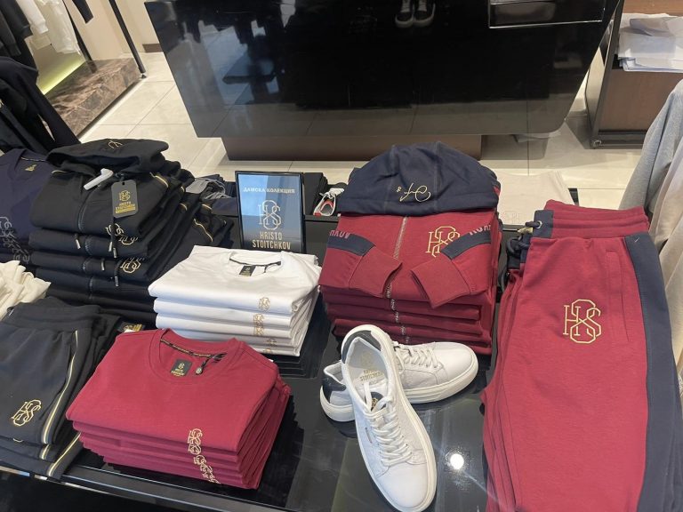 Стоичков лично открива своя магазин в Mall Велико Търново