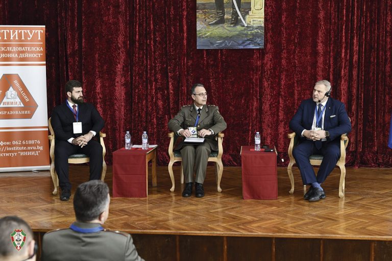 Общество | Депутати от Европарламента участваха на кръгла маса в НВУ