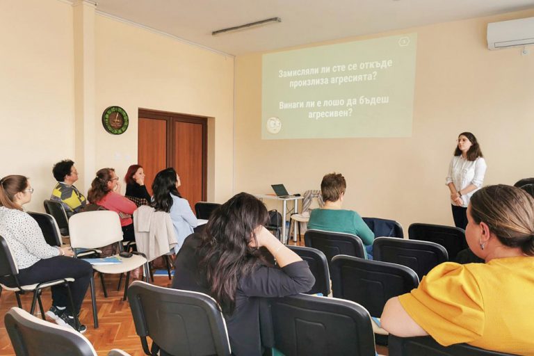 Общество | Учители борят агресията с емоционална интелигентност