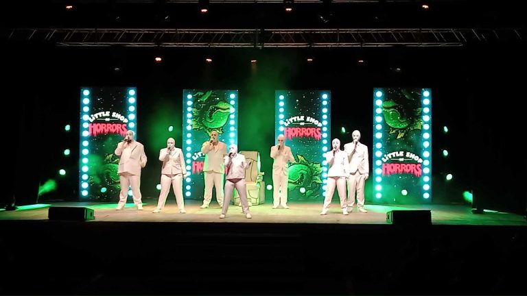 Уникално аудио-визуално комедийно шоу представиха във В. Търново „Voca people“