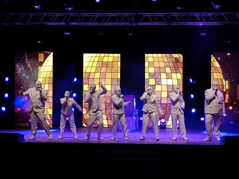 Уникално аудио-визуално комедийно шоу представиха във В. Търново „Voca people“