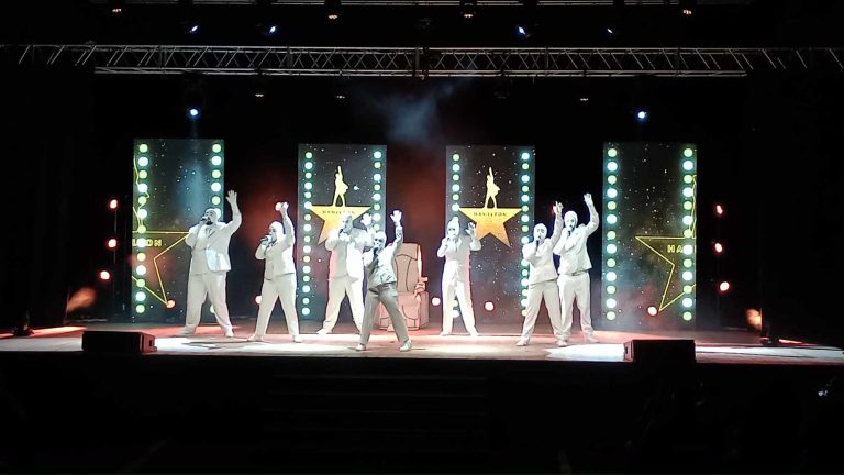 Уникално аудио-визуално комедийно шоу представиха във В. Търново „Voca people“