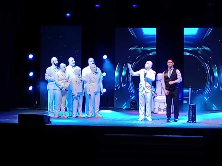 Уникално аудио-визуално комедийно шоу представиха във В. Търново „Voca people“