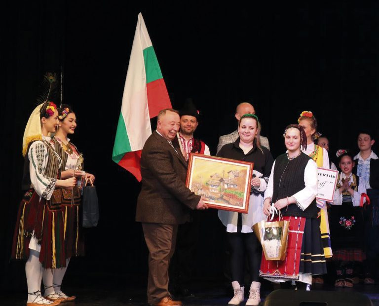 Общество | Новосформиран танцов клуб от Ресен се изяви в Белград