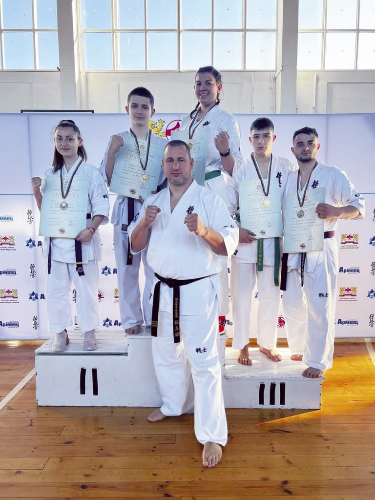 Спорт | Пет отличия за “Катана” на държавното по карате