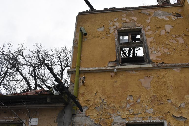 Държавата се ангажира да премахне опасната сграда на жп гара Лясковец след въпрос на Димитър Николов