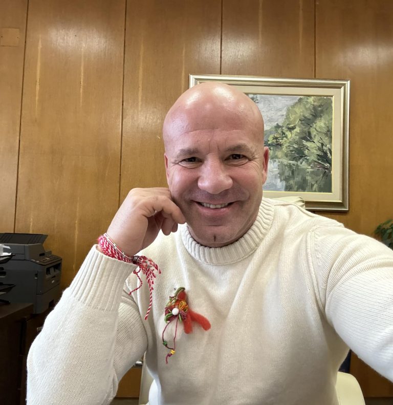 Общество | Световноизвестният акробат Енчо Керязов се среща с ученици в СУ “Емилиян Станев”